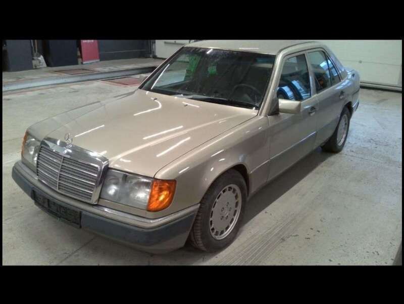Gold Gebraucht 1990 Mercedes E230 Limousine | 15.000 € - Bild 1/4