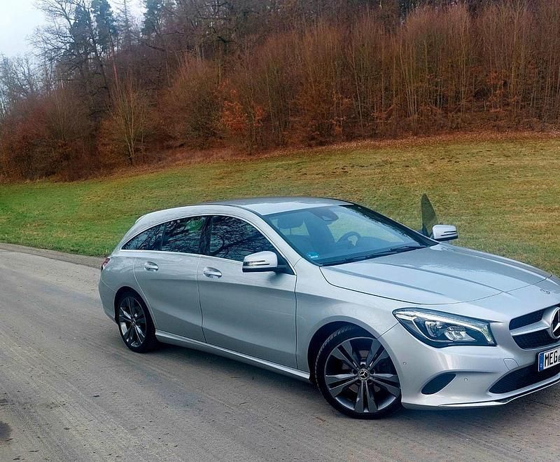 Silber Gebraucht 2018 Mercedes CLA220 Limousine | 20.900 € (Fairer Preis) - Bild 1/4