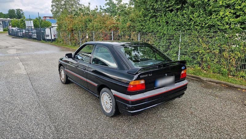 Używany Ford Escort 105 KM (77 kW) 1991 Czarny Coupe