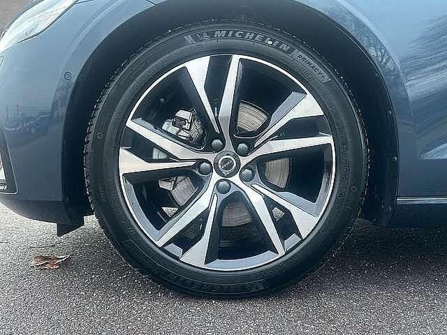 Gebraucht Volvo V60 145 PS (106 kW) 2025 Kombi