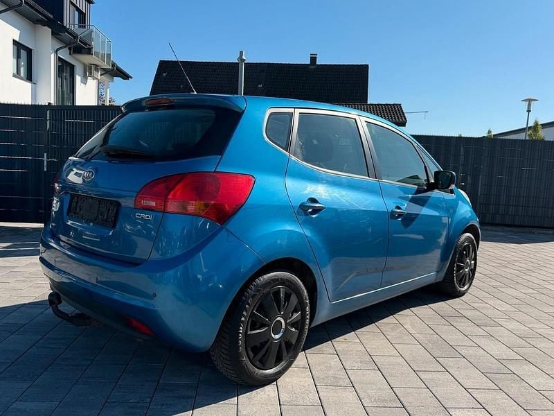 Second-hand Kia Venga 128 CP (94 kW) 2011 Albastru Hatchback