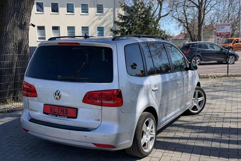 Gebraucht VW Touran 105 PS (77 kW) 2014 Silber Van / Kleinbus