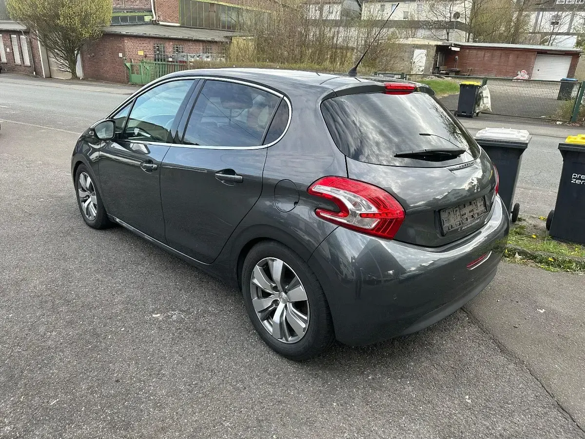 Gebraucht Peugeot 208 Allure 120 PS (88 kW) 2013 Kleinwagen