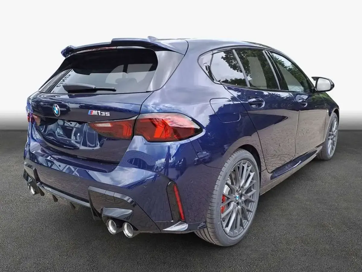 Neu BMW M1 300 PS (220 kW) 2026 Tansanitblau metallic Coupé