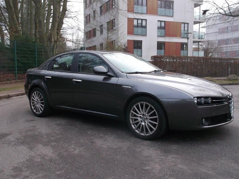 Grau Gebraucht 2008 Alfa Romeo 159 Limousine | 6.450 € (Teuer) - Bild 1/4