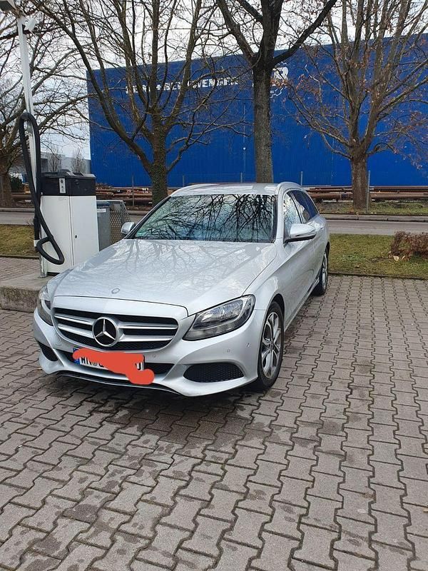 Silber Gebraucht 2017 Mercedes 220 Kombi | 18.700 € (Teuer) - Bild 1/4