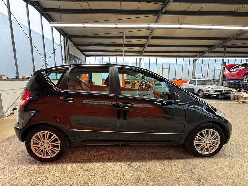 Gebraucht Mercedes A180 109 PS (80 kW) 2010 Schwarz Limousine