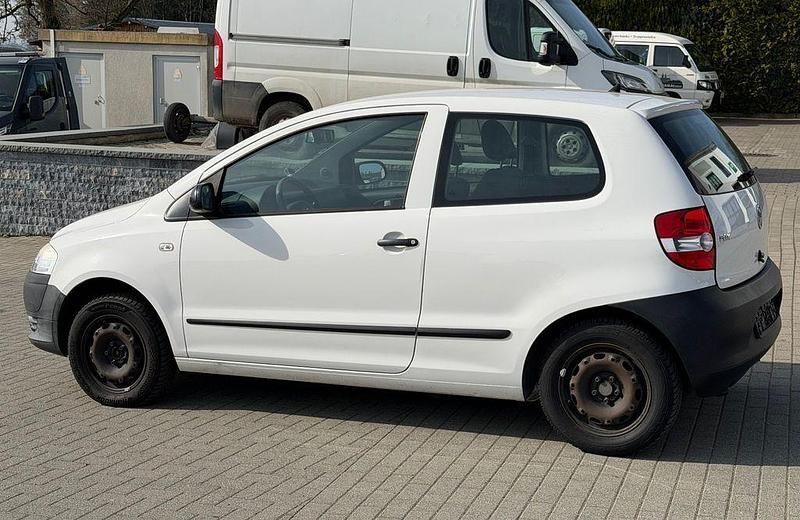 Gebraucht VW Fox Refresh 54 PS (39 kW) 2010 Weiß Kleinwagen