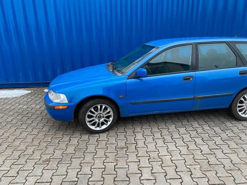 Gebraucht Volvo V40 122 PS (89 kW) 2001 Blau Kombi