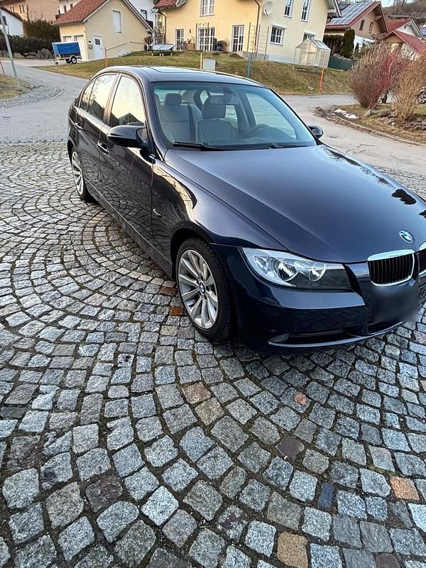 Gebraucht BMW 318 129 PS (94 kW) 2007 Blau Limousine