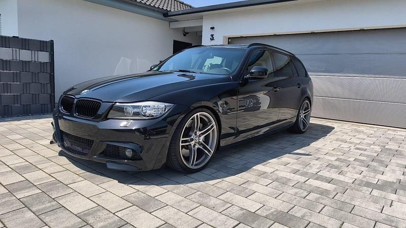Schwarz Gebraucht 2011 BMW 335 M Sport Kombi | 17.500 € (Fairer Preis) - Bild 1/4