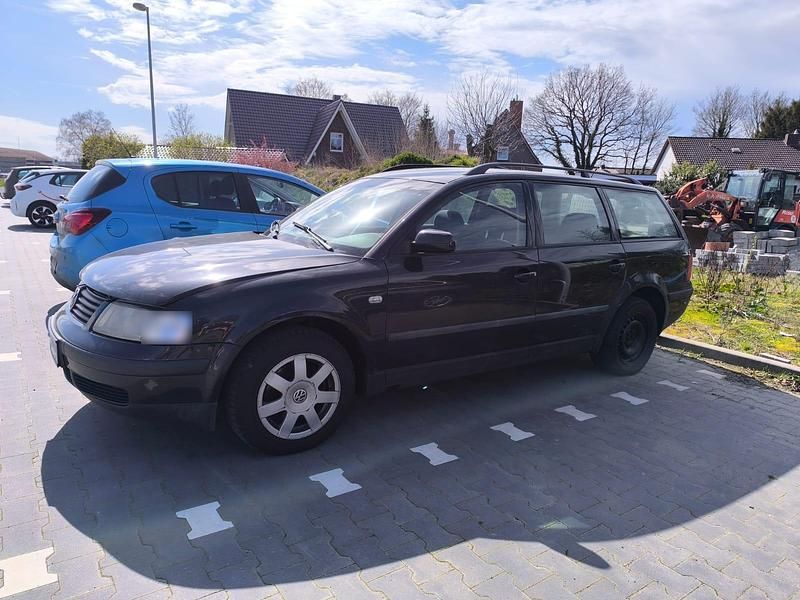 Gebraucht VW Passat S 115 PS (84 kW) 2000 Schwarz Kombi