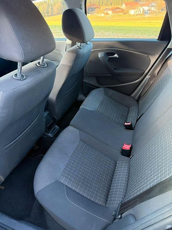 Gebraucht VW Polo Comfortline 75 PS (55 kW) 2015 Schwarz Kleinwagen