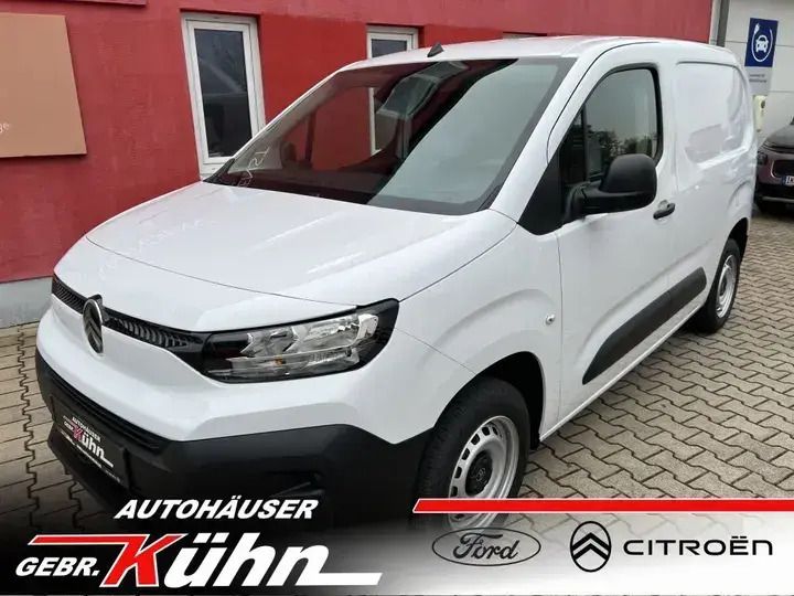 Grün Gebraucht 2024 Citroën Berlingo PureTech Van / Kleinbus | 23.780 € (Etwas zu teuer) - Bild 1/4