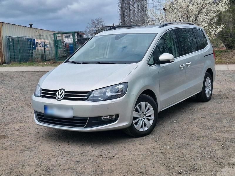 Gebraucht VW Sharan 140 PS (102 kW) 2014 Gold Van / Kleinbus