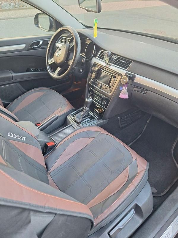 Gebraucht Skoda Superb Active 140 PS (102 kW) 2014 Schwarz Kombi