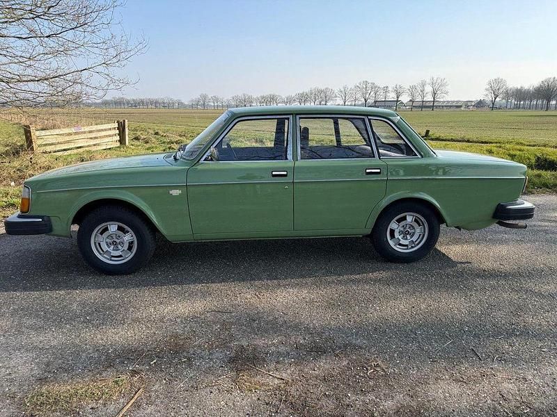 Gebraucht Volvo 244 97 PS (71 kW) 1976 Grün Limousine