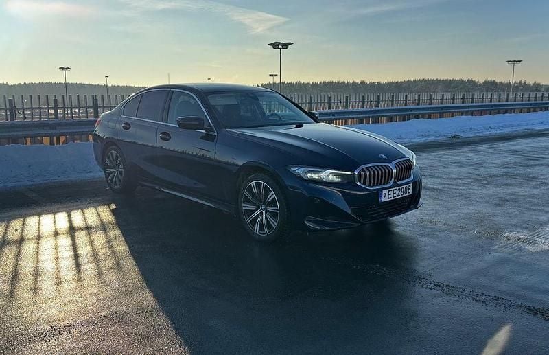 Blau Gebraucht 2024 BMW 320e Limousine | 29.900 € (Guter Preis) - Bild 1/4