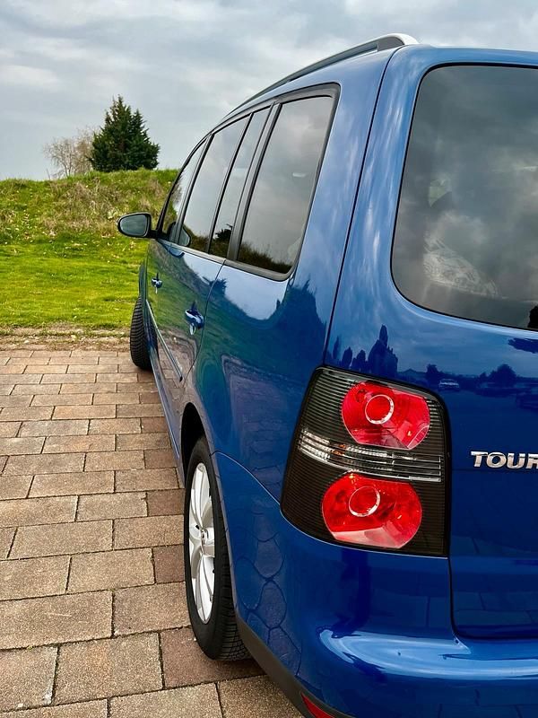 Gebraucht VW Touran 140 PS (102 kW) 2009 Blau Van / Kleinbus