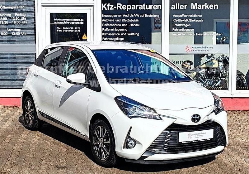 Weiß Gebraucht 2019 Toyota Yaris Club Kleinwagen | 11.576 € (Fairer Preis) - Bild 1/4