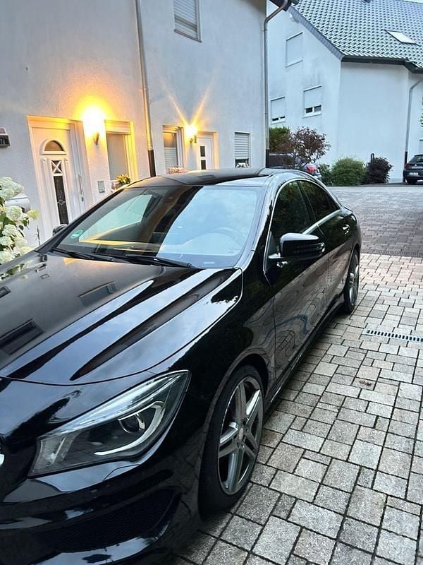 Schwarz Gebraucht 2015 Mercedes CLA200 AMG line Coupé | 13.790 € (Guter Preis) - Bild 1/4