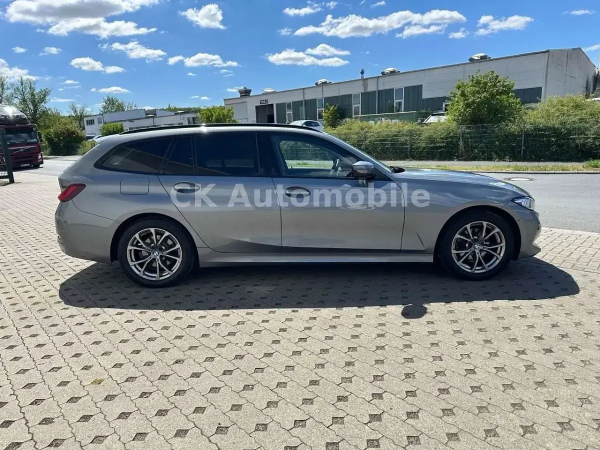 Gebraucht BMW 320 Sport Line 190 PS (139 kW) 2023 Skyscraper grau Kombi