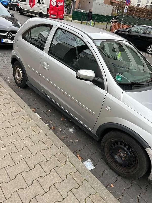 Second-hand Opel Corsa 75 CP (55 kW) 2006 Argintiu Berlinǎ