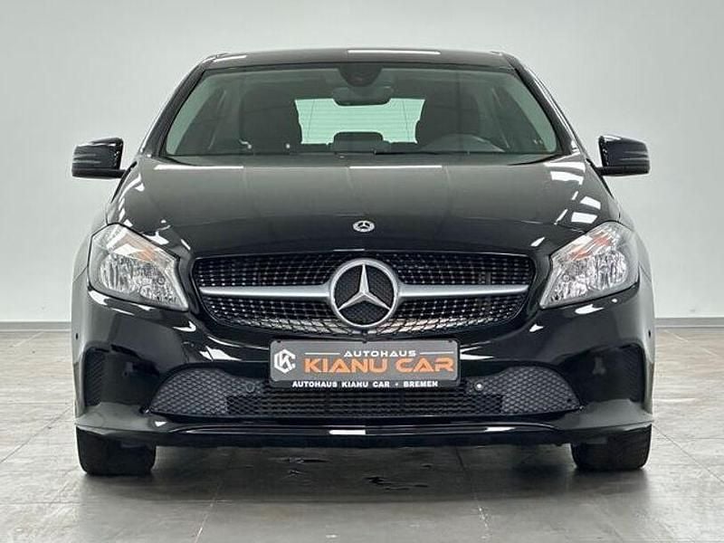 Gebraucht Mercedes A180 122 PS (89 kW) 2017 Schwarz Limousine