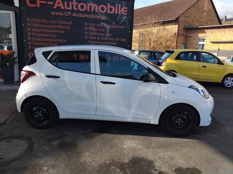 Gebraucht Hyundai i10 Classic 67 PS (49 kW) 2017 Weiß Kleinwagen