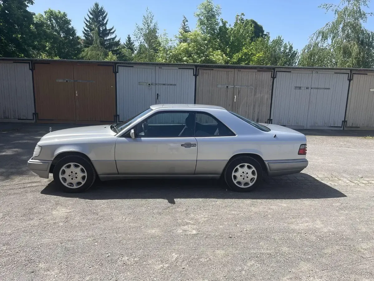 Gebraucht Mercedes E220 150 PS (110 kW) 1994 Silber Coupé