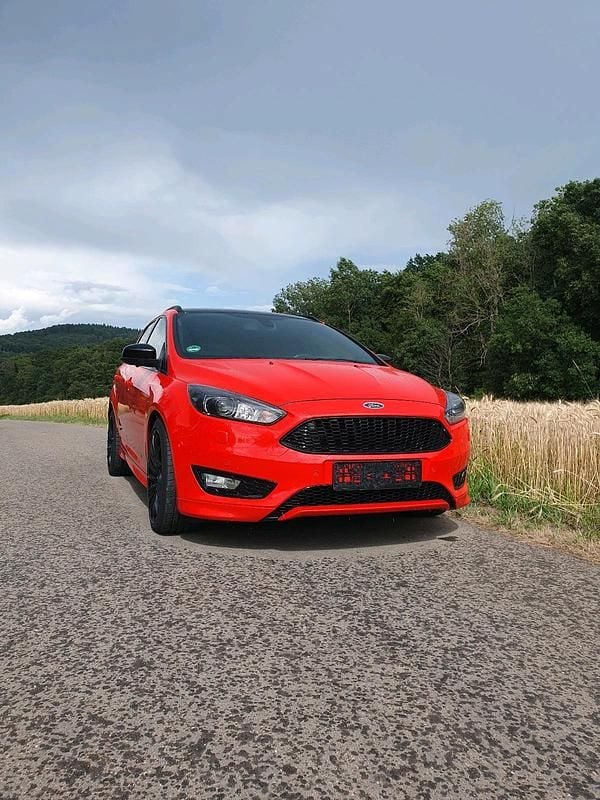 Rot Gebraucht 2018 Ford Focus ST Kombi | 12.000 € (Superpreis) - Bild 1/4
