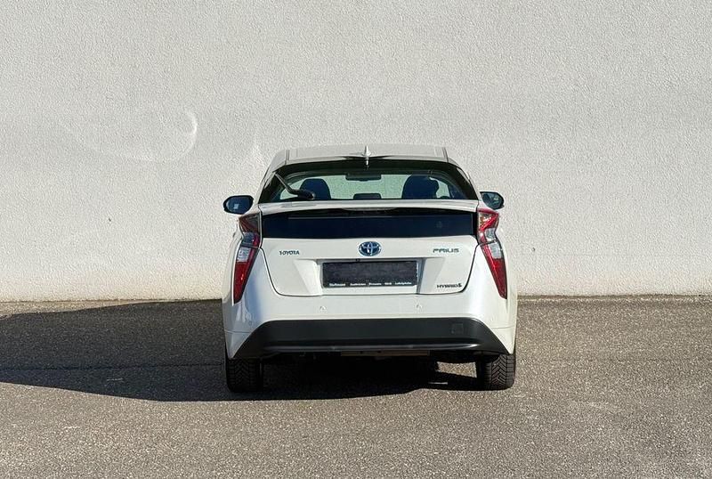 Gebraucht Toyota Prius Executive 98 PS (72 kW) 2016 Weiß Limousine