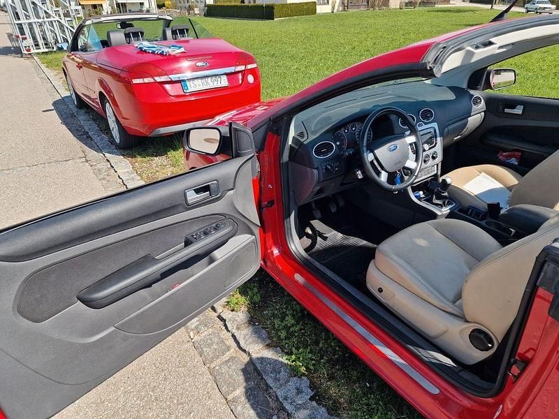 Gebraucht Ford Focus Cabriolet 145 PS (106 kW) 2008 Rot Cabrio