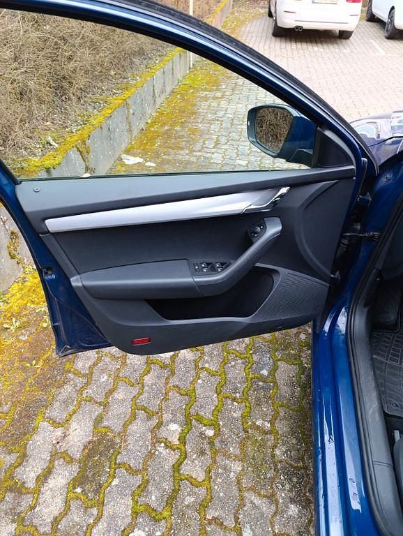 Gebraucht Skoda Octavia Solution 110 PS (80 kW) 2015 Blau Kleinwagen