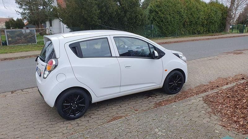 Weiß Gebraucht 2010 Chevrolet Spark LS Kleinwagen | 2.899 € (Etwas zu teuer) - Bild 1/4