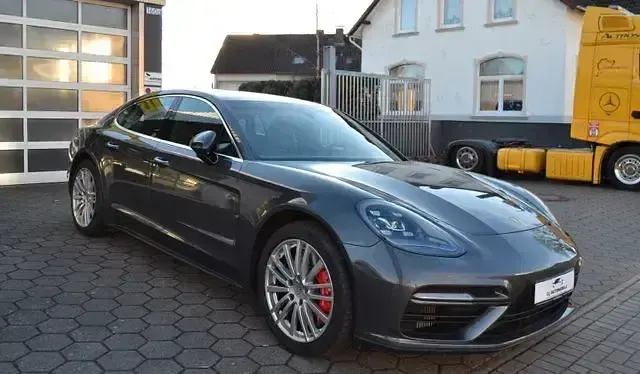 Gebraucht Porsche Panamera Turbo 549 PS (403 kW) 2017 Grau Kleinwagen