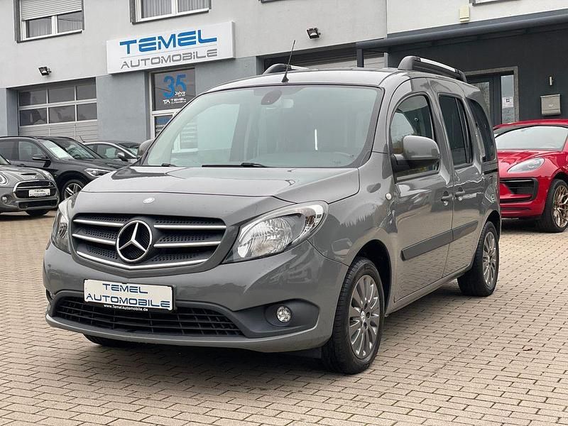 Grau Gebraucht 2017 Mercedes Citan 112 Kombi | 13.999 € (Teuer) - Bild 1/4