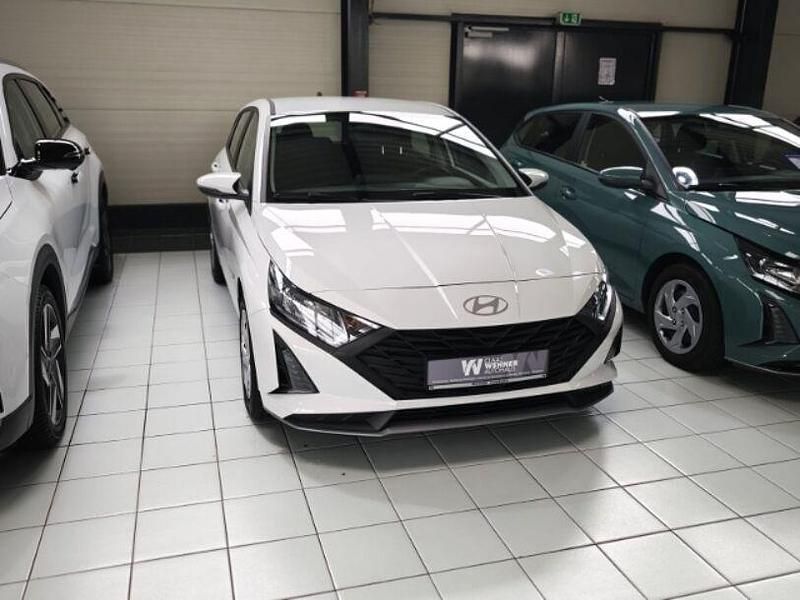 Gebraucht Hyundai i20 Select 79 PS (58 kW) 2025 Weiss Kleinwagen