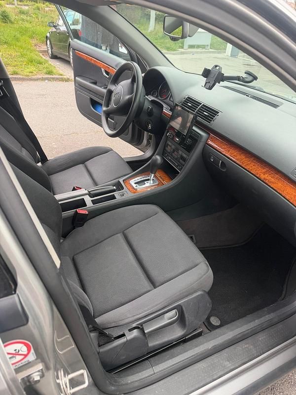 Gebraucht Audi A4 175 PS (128 kW) 2004 Grau Limousine