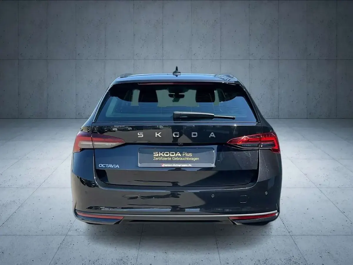 Gebraucht Skoda Octavia Selection 150 PS (110 kW) 2025 Blackmagic perleffekt Kombi
