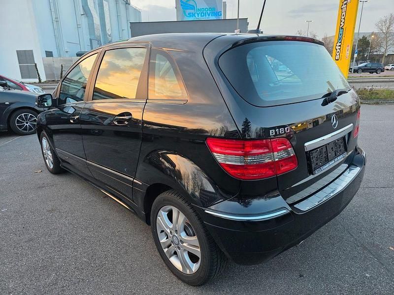 Gebraucht Mercedes B180 116 PS (85 kW) 2010 Schwarz Van / Kleinbus
