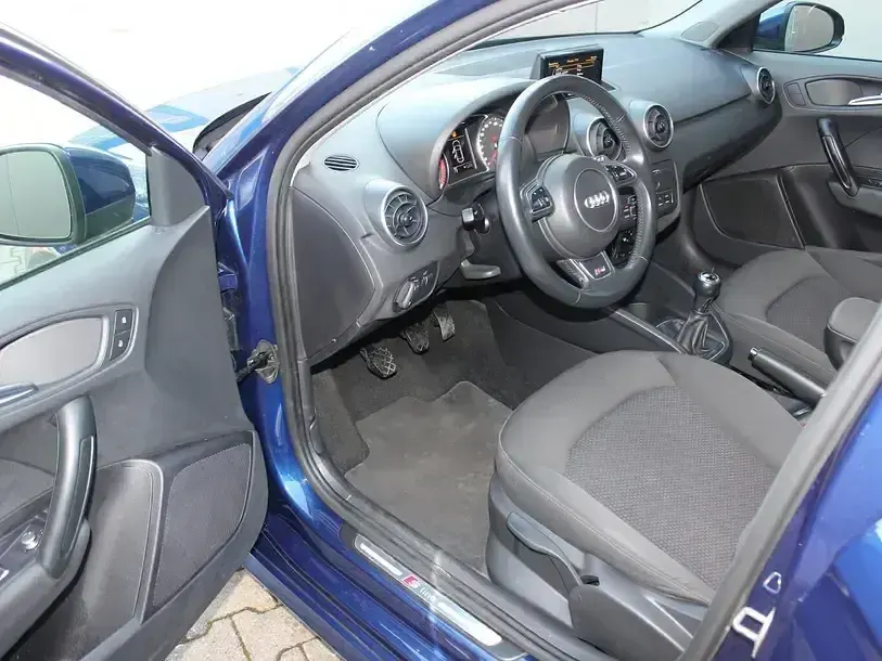 Second-hand Audi A1 Basis 95 CP (69 kW) 2016 Albastru Hatchback