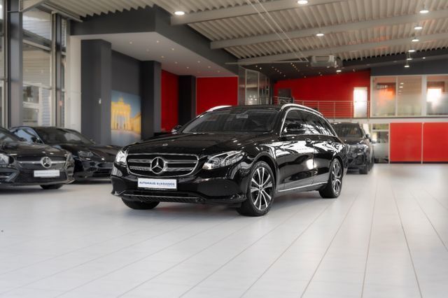 Schwarz Gebraucht 2017 Mercedes E200 Avantgarde Kombi | 24.980 € (Guter Preis) - Bild 1/4