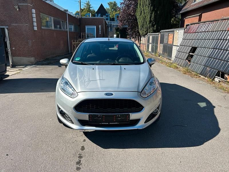 Grau Gebraucht 2017 Ford Fiesta Kleinwagen | 5.850 € (Guter Preis) - Bild 1/4