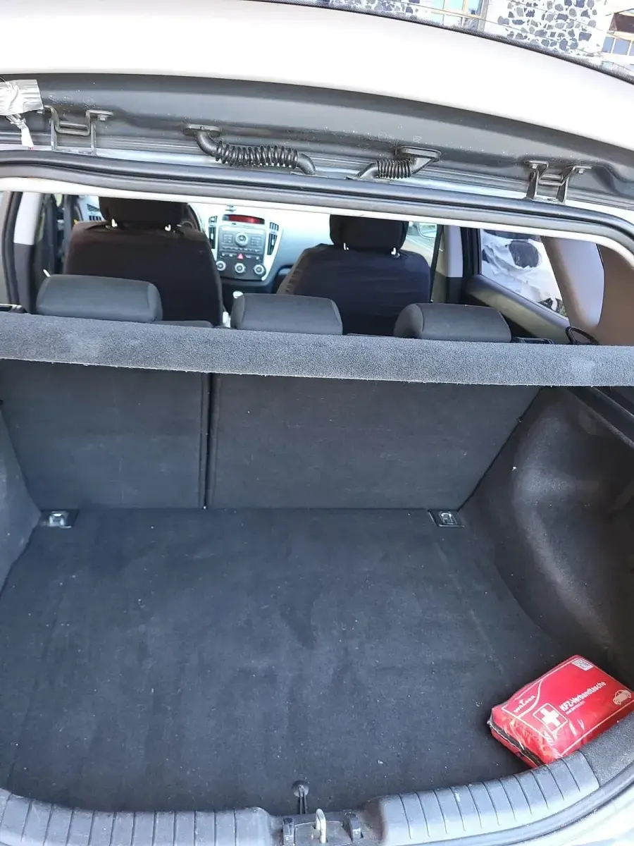 Używany Kia Ceed 90 KM (66 kW) 2010 Szary Hatchback
