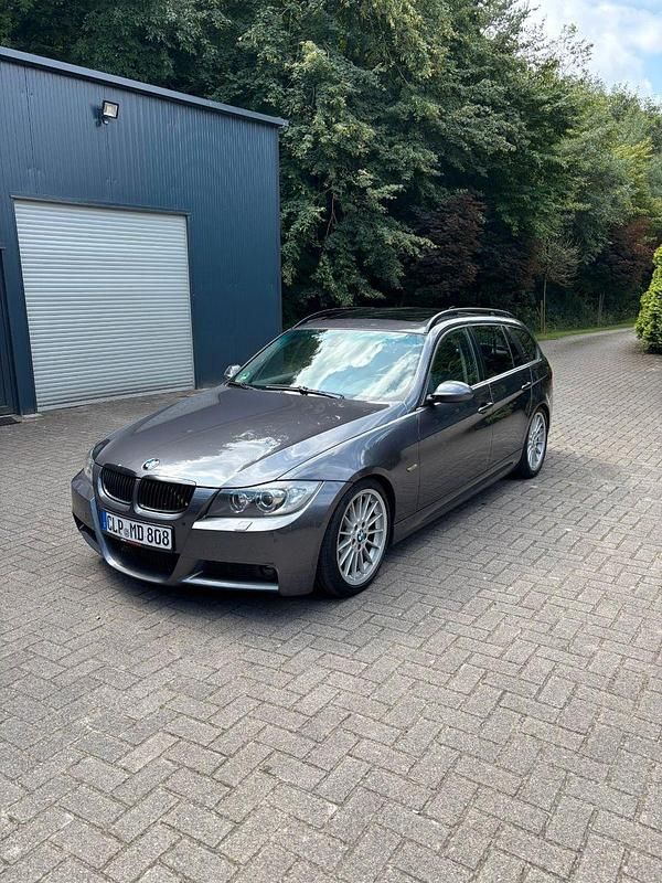 Andere außenfarben Gebraucht 2007 BMW 320 M Sport Kombi | 6.900 € (Teuer) - Bild 1/4