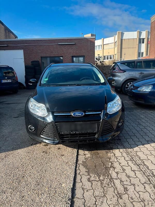 Gebraucht Ford Focus 125 PS (91 kW) 2014 Schwarz Kombi