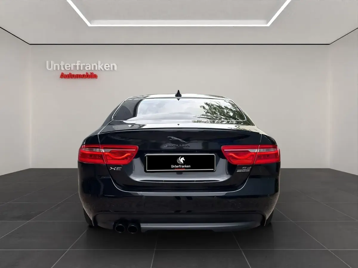 Gebraucht Jaguar XE R-Sport 179 PS (131 kW) 2018 Schwarz Limousine