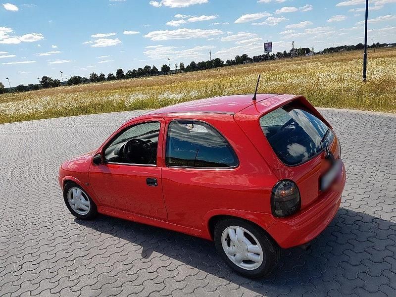 Second-hand Opel Corsa 106 CP (77 kW) 1995 Roșu Hatchback
