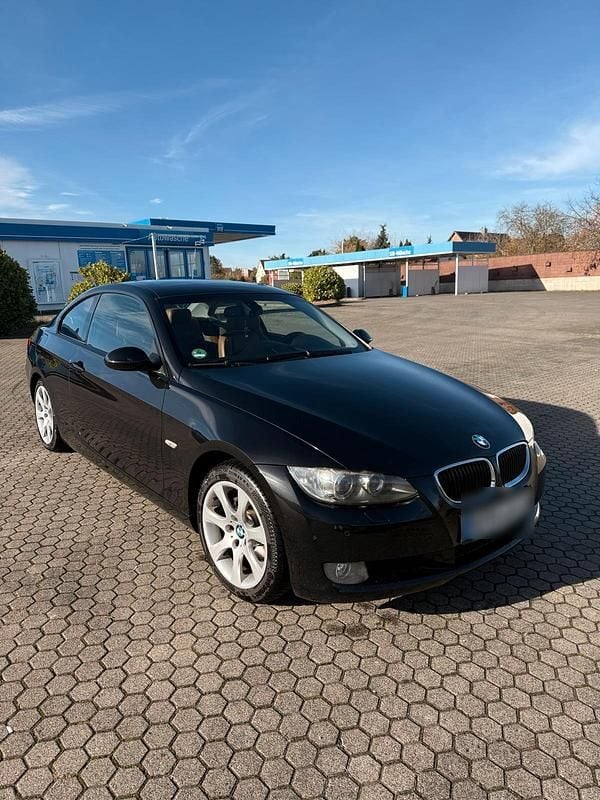 Schwarz Gebraucht 2009 BMW 320 Coupé | 6.990 € (Fairer Preis) - Bild 1/4